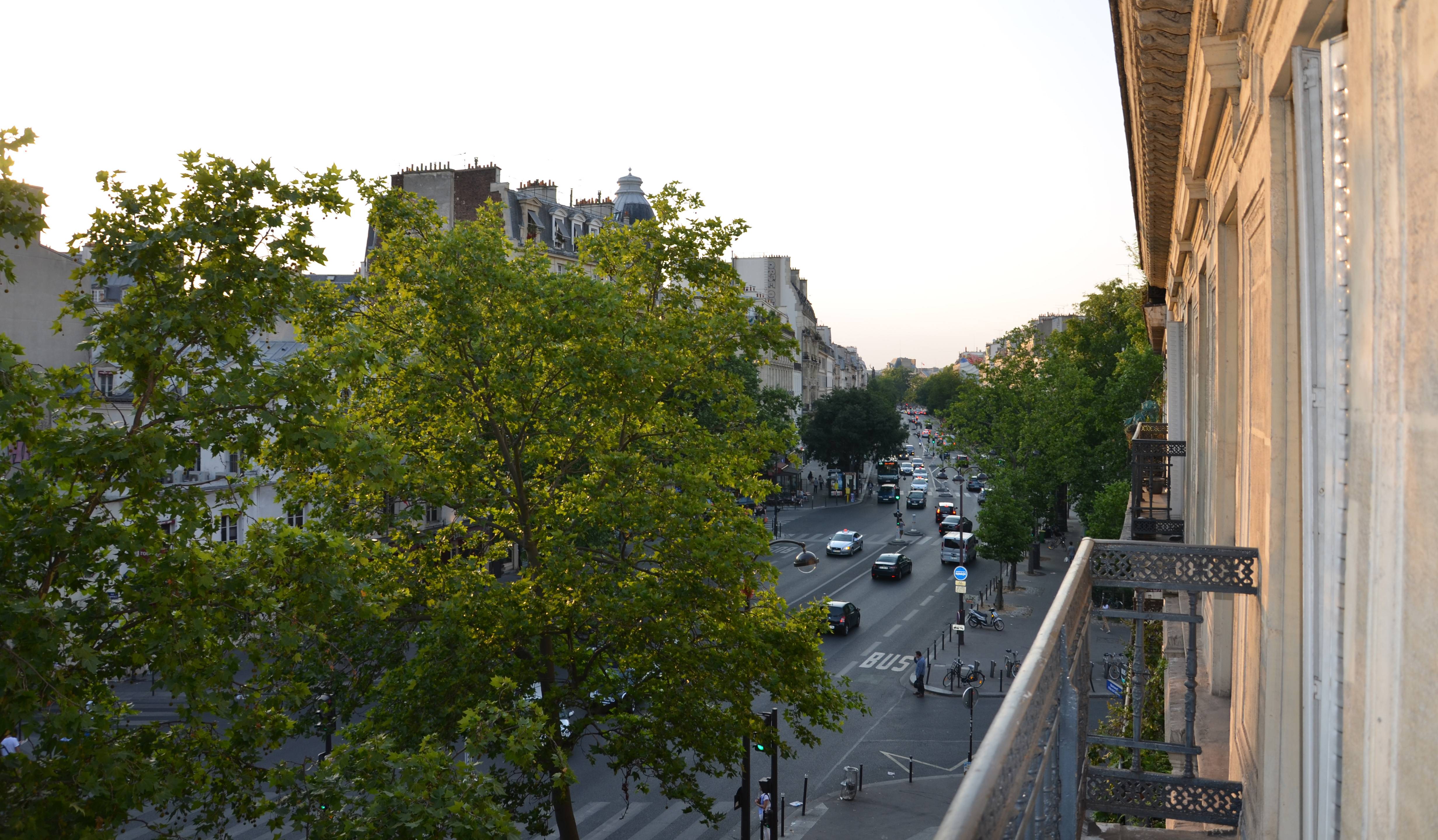 Paris, le 30 juin. Vue depuis la fenêtre du bureau de la rédaction de 18h39. 