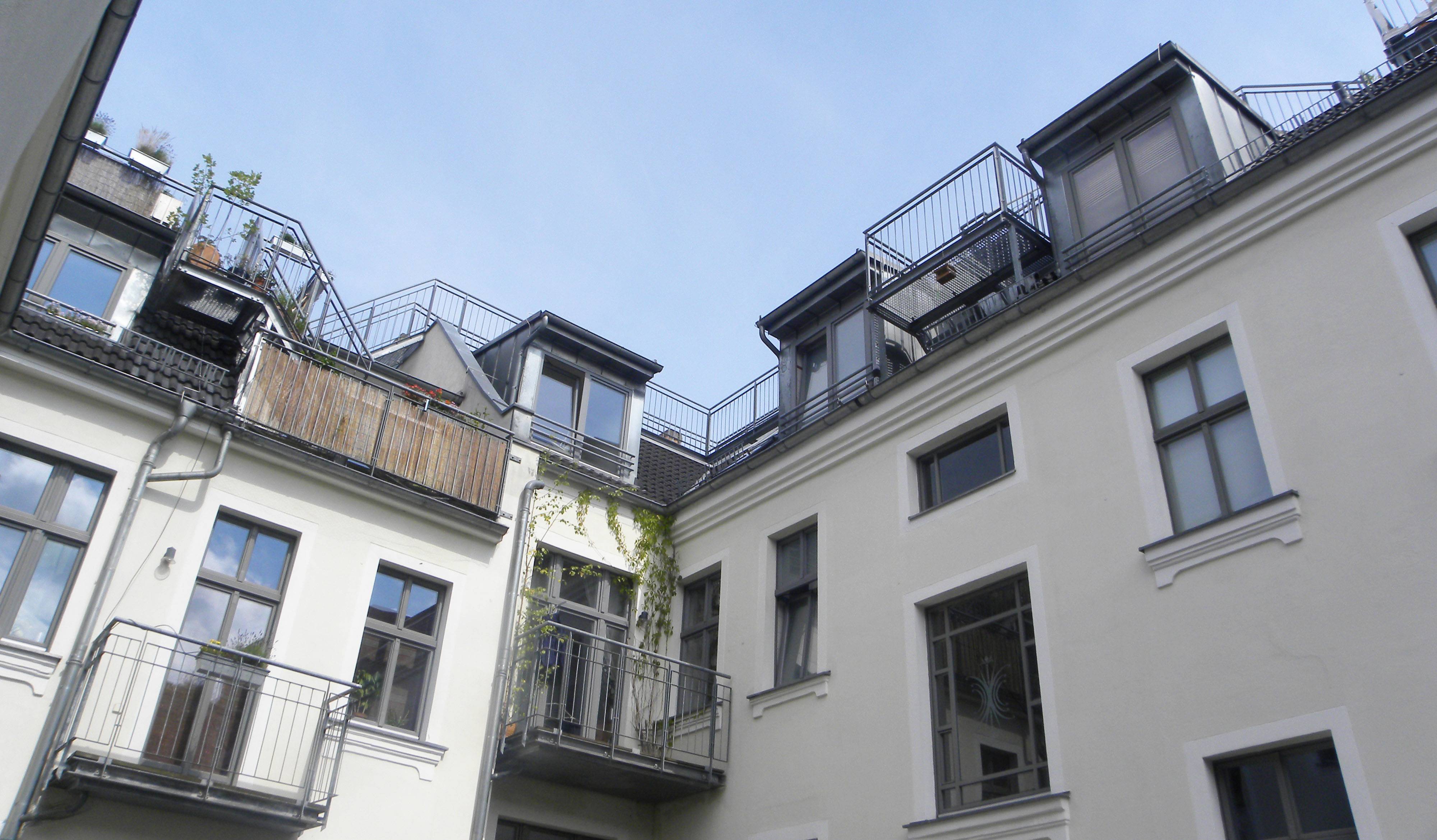 Berlin (Allemagne), le 19 juin. Vue sur les terrasses aménagées sur le toit.