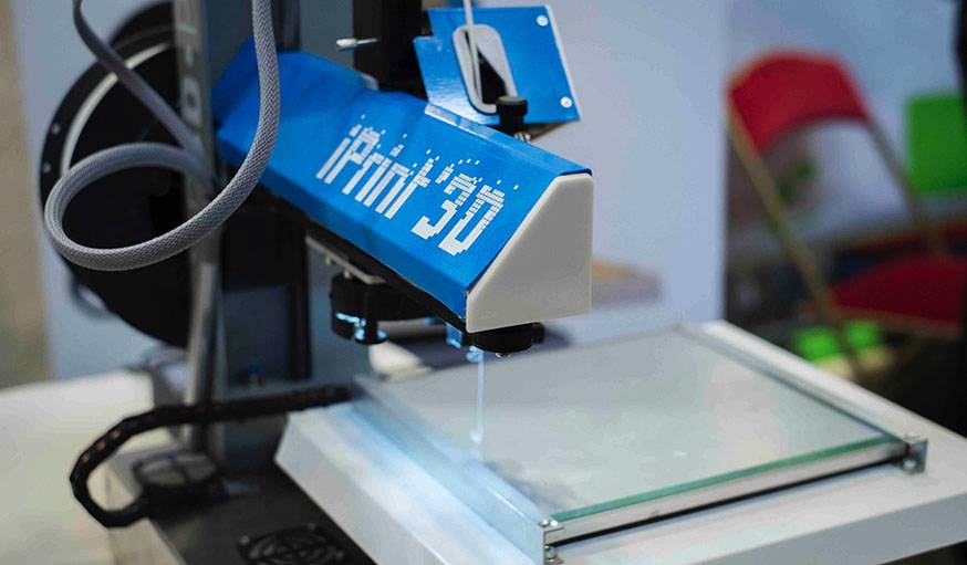 Une imprimante 3D à la Maker Faire Paris 2015.