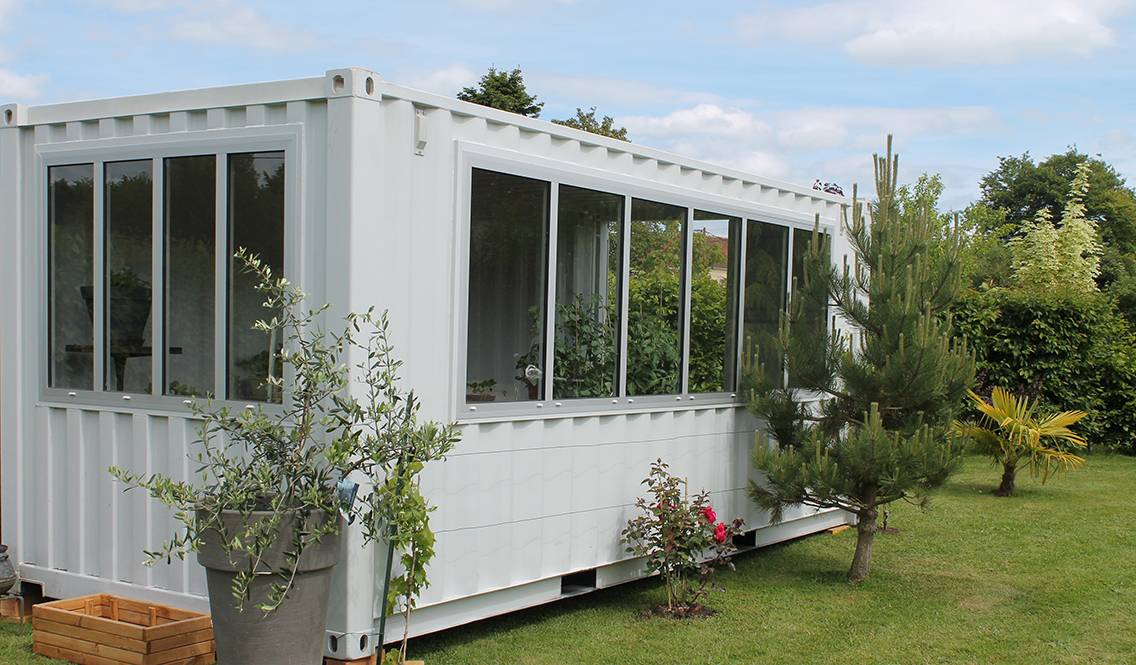 Ce container sert ici d'abri de jardin, mais peut être aménagé en studio.