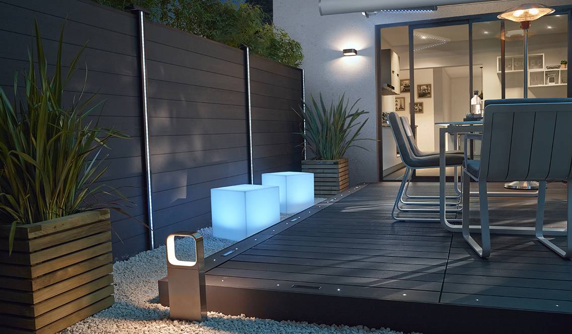 Lame de terrasse composite LED Myon et concept de panneaux BLOOMA Idaho.