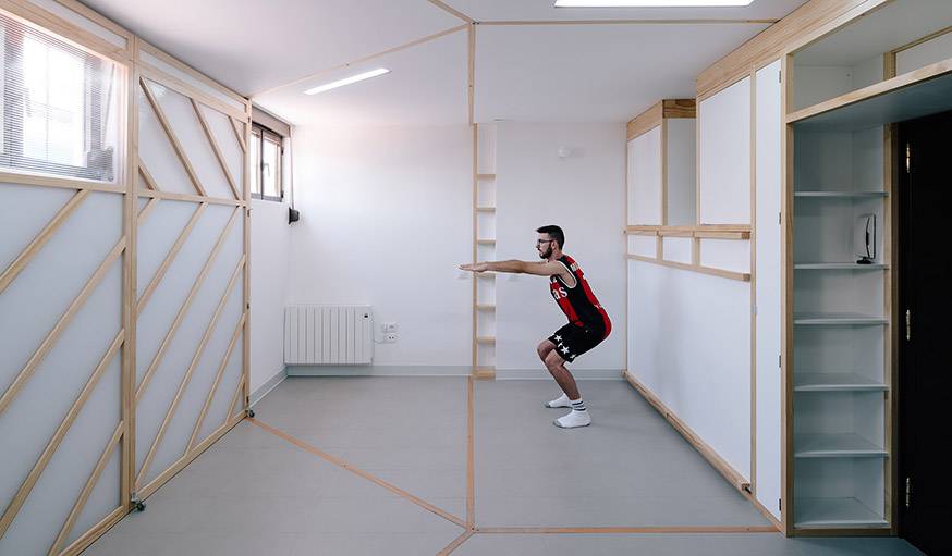 Cette modularité permet de garder un grand espace vide au milieu de la pièce pour toutes sortes d'activités. 