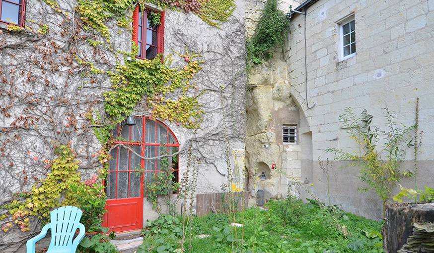 L'entrée de la maison semi-troglodyte. 