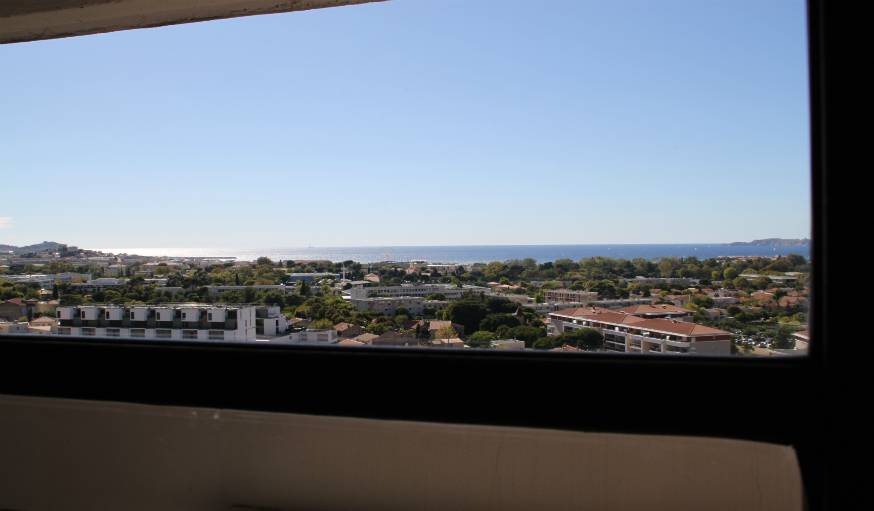 Vue depuis la Cité radieuse du Corbusier à Marseille, le 17 septembre.