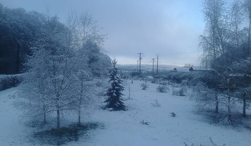Premières neiges à Moimay (Haute-Saône), repérées le 23 novembre à 7h du matin. 