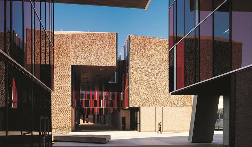 Dortoirs de l'Université St. Edward au Texas (USA), réalisés par Alejandro Aravena et livré en 2008.