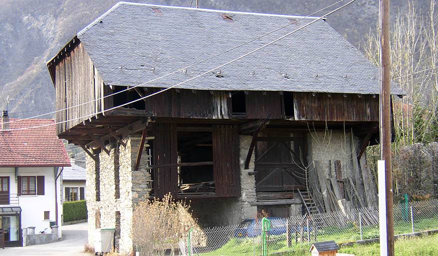 La grange avant les travaux réalisés par François et Christine Mazurelle.