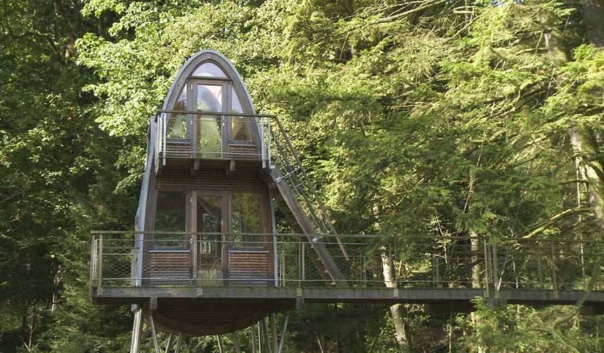  Une maison dans un arbre très originale, construite par Andreas Wenning.