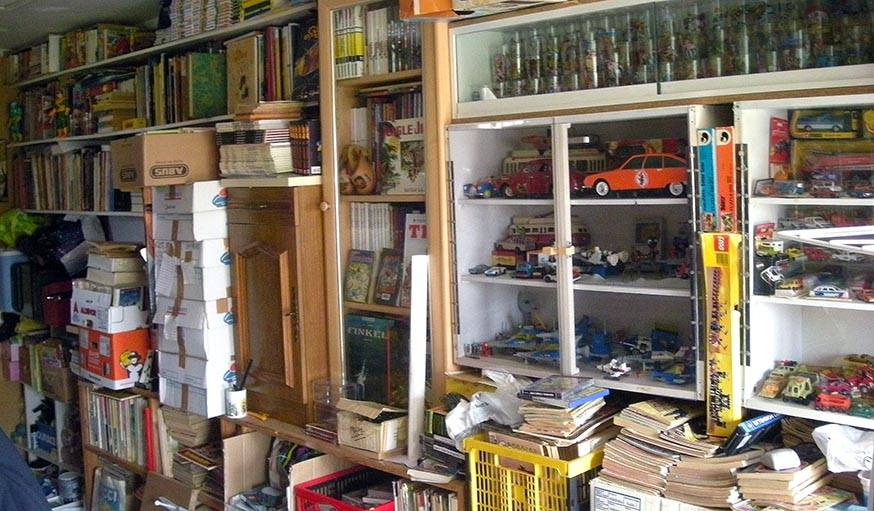 Le garage de Thierry, où il garde les ouvrages auxquels il tient un tout petit peu moins.