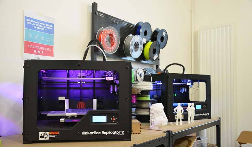 Les imprimantes 3D et les bobines de bioplastique utilisées chez Draft.