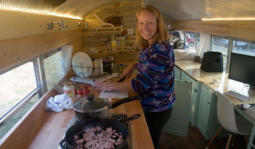 La cuisine se fait au gaz. 