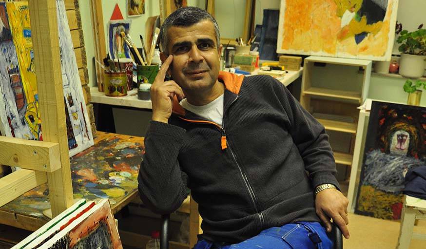 Habib Alraii, artiste syrien réfugié en Suède.