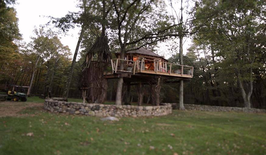 Cabane ronde en chêne, construite par Roderick Romero aux Etats-Unis.