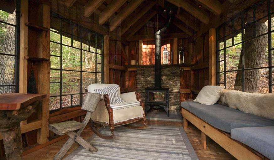 Cabane en chêne et tsuga, réalisée par Roderick Romero aux Etats-Unis.