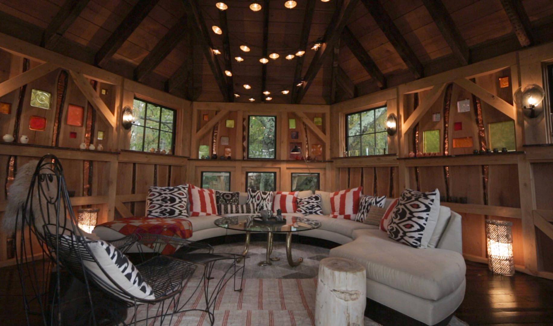 Cabane ronde en chêne, construite par Roderick Romero aux Etats-Unis.