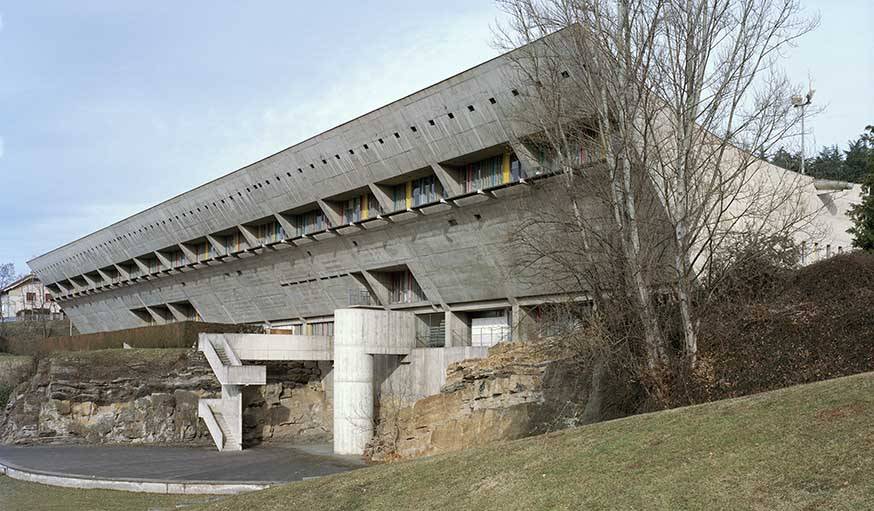 Façade de la maison de la culture et de la jeunesse à Firminy (Loire, 1965)