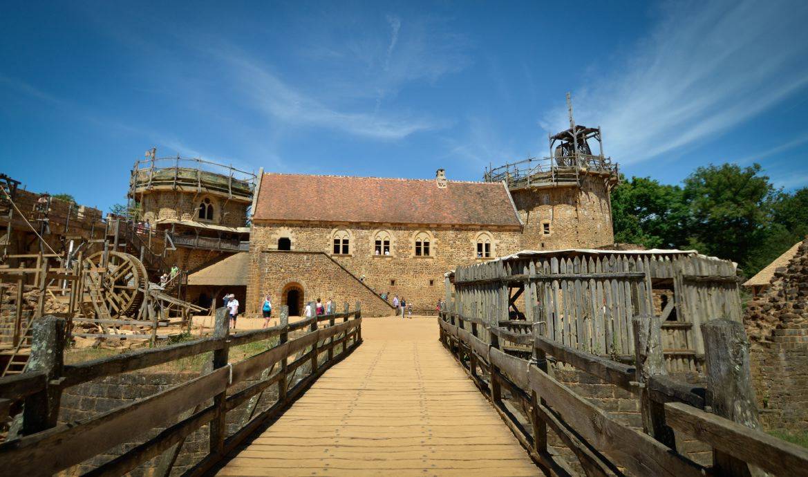 Le chateau-fort de Guédelon, en construction depuis 19 ans. 
