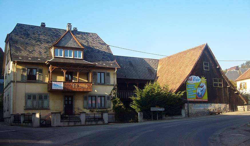 L'extérieur de la maison avant les travaux.