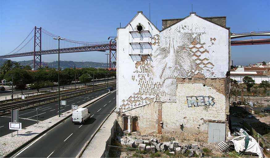 Une œuvre de Vhils à Lisbonne, au Portugal.