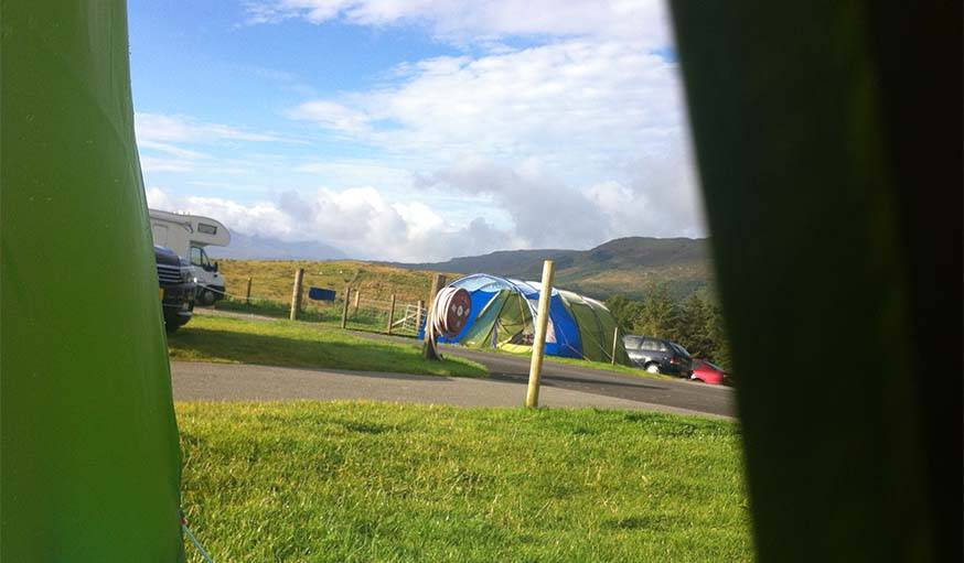 Le matin du 7 août  près du village de Portree sur l'île de Skye en Écosse