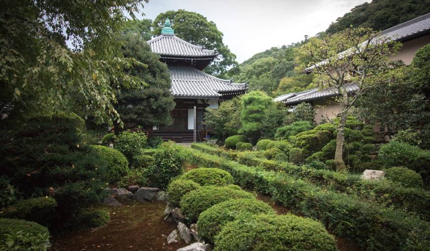 Le jardin japonais est censé représenter le monde et ses couleurs.