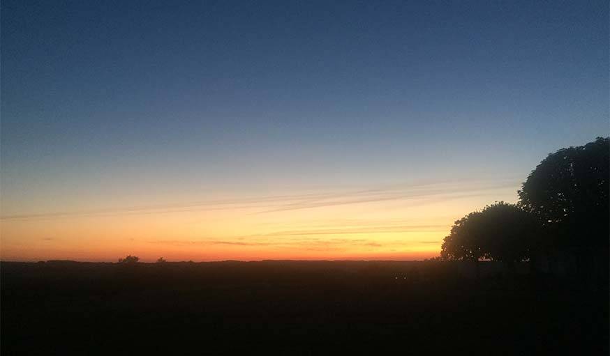 Un coucher de soleil sur le village de Lectoure dans le Gers