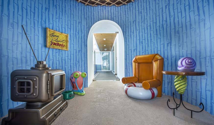 À l'intérieur de l'ananas, une reproduction de la maison de Bob l'éponge dans le dessin animé.