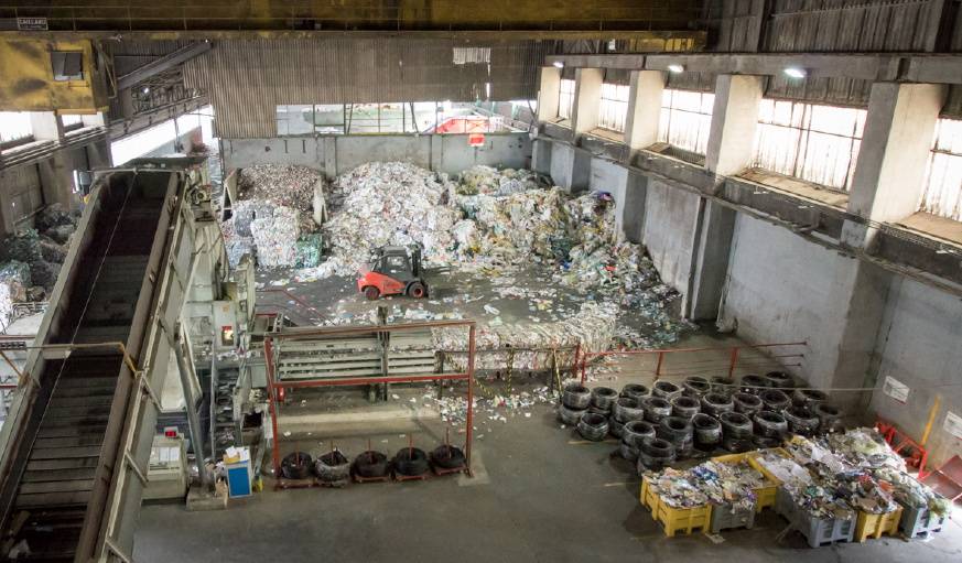 Chaque jour, 100 tonnes d'emballages transitent par le centre de tri. 