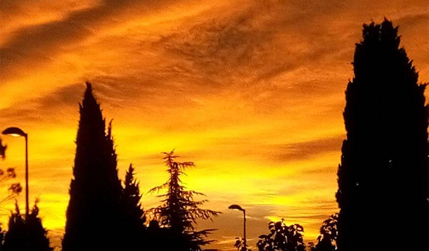 Un ciel incendiaire capturé à Saint-Gély-du-Fesc (Hérault), le 19 octobre.