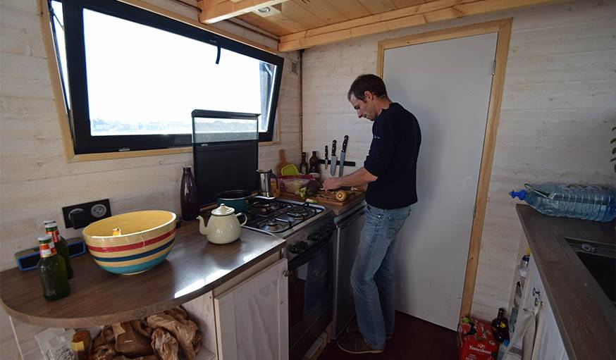 Maxence, en pleine préparation d'un délicieux risotto.