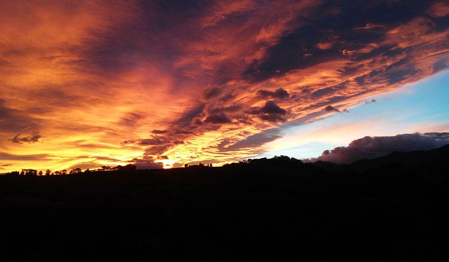 Lever de soleil sublime à Rebenacq (Pyrénées-Atlantiques), début décembre.