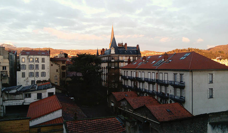 Très belle lumière sur Clermont-Ferrand, dans le Puy-de-Dôme, le 29 janvier.