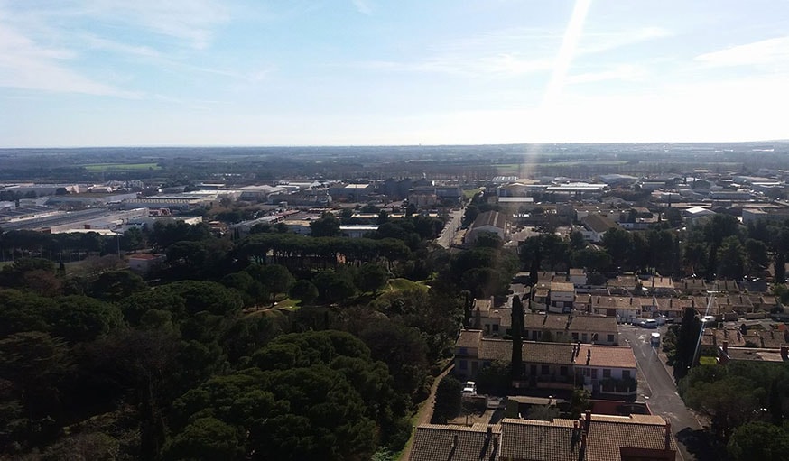 Vue plongeante sur Béziers, dans l'Hérault, fin janvier.