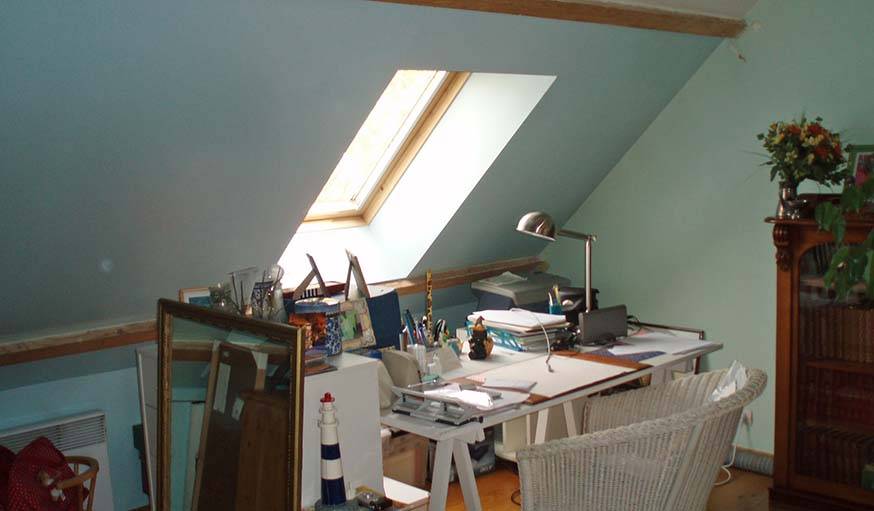 Avant les travaux, une pièce, à la fois chambre d'amis et bureau, qui avait besoin d'être rafraîchie.