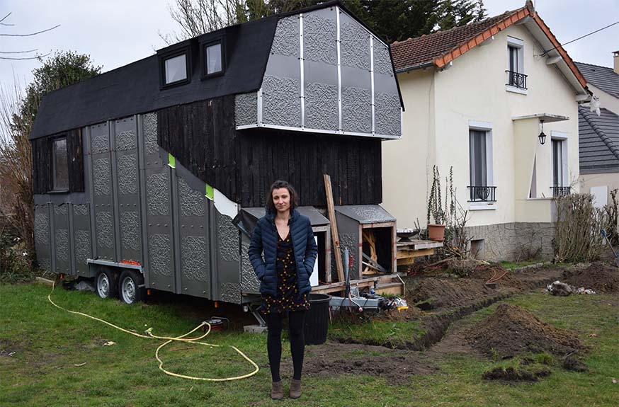 Résultat : une tiny house qui associe bois et métal.