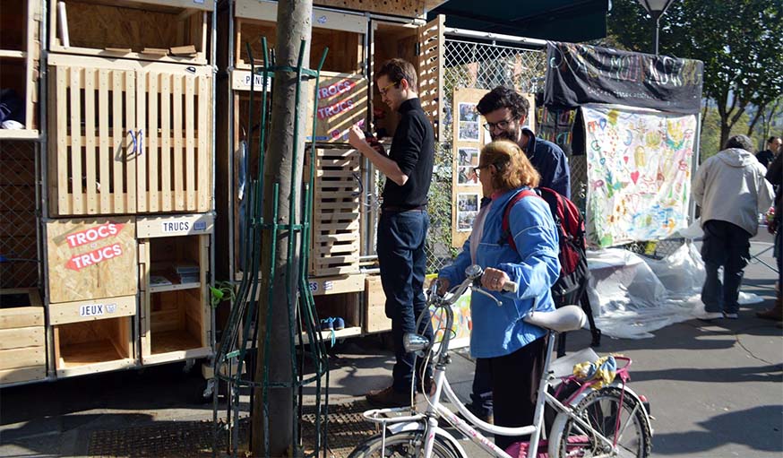 La boîte à dons dans le 12e arrondissement de Paris.