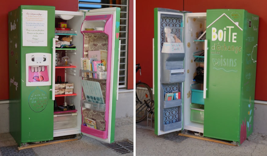 Ce vieux réfrigérateur a démarré une nouvelle vie sous forme de grande boîte à dons.