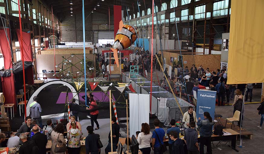 La grande halle ouverte aux visiteurs pendant le week-end.