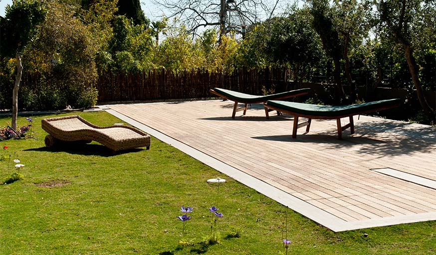 Une piscine en mode terrasse.