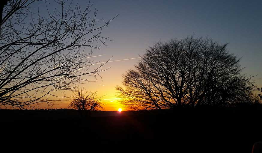 Coucher de soleil dans le petit village normand de Thuit Hebert, le 9 mai.  