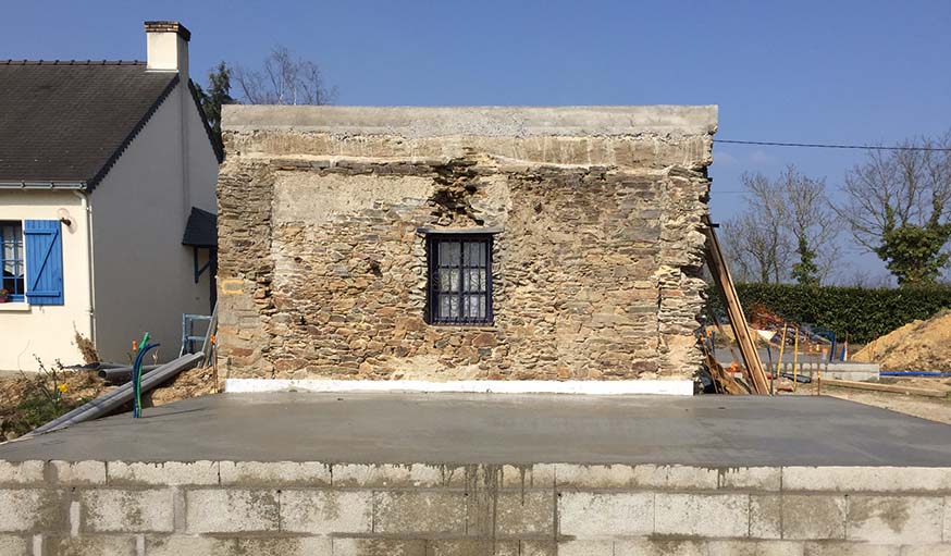 La chape de béton de l'une des extensions.