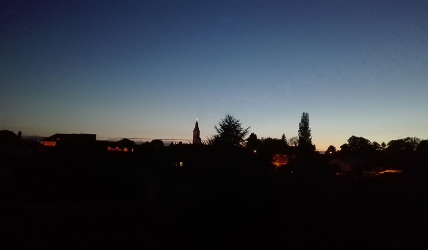 Vu sur un coucher de soleil dans la Somme en Hauts-de-France, le 25 octobre