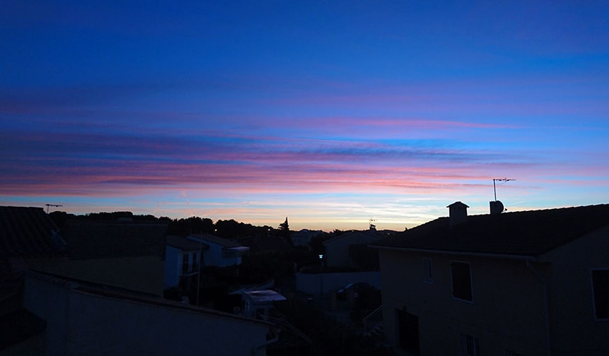 Vu sur le lever de soleil à Seyne-sur-mer dans le Var, le 23 octobre