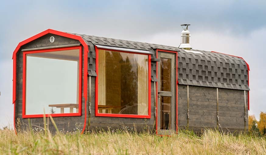 Ce sauna avec petit salon devrait être bientôt décliné en tiny house.