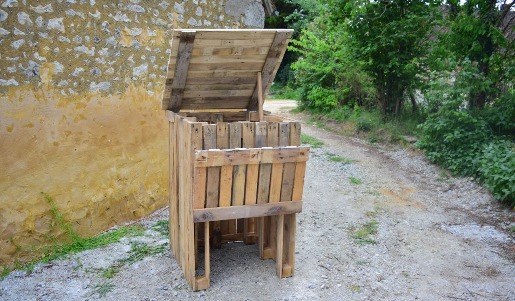 Jardinage : comment fabriquer un double bac à compost en bois de palettes