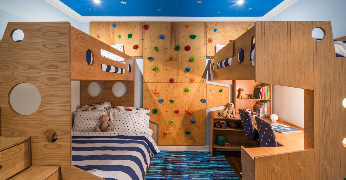 Chambre d'enfant : un mur d'escalade • Plumetis Magazine