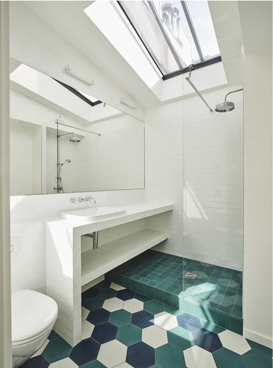 Triplex rénové Paris Alia Bengana + Capucine de Cointet architectes salle de bains