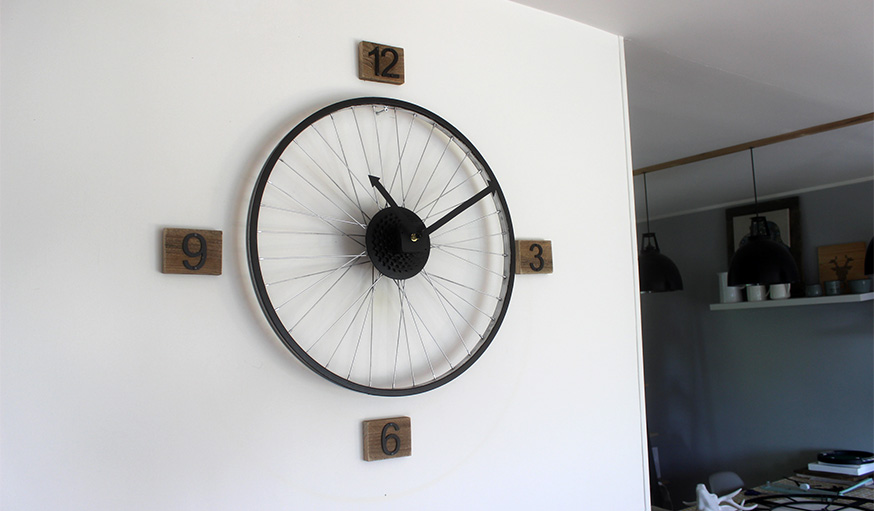 Tuto fabriquer une horloge avec une roue de velo resultat