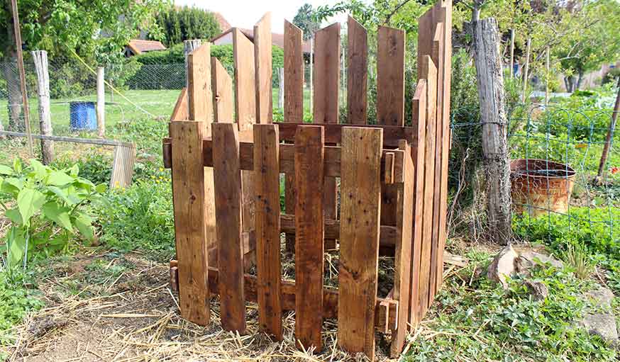 Jardinage : comment fabriquer un double bac à compost en bois de palettes