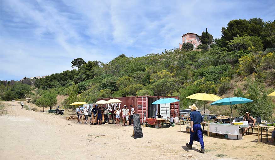 Collectif 1001 Pattes stand à Foresta Marseille